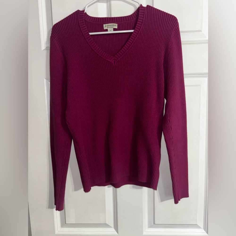 St. John's Bay classic sweater v-neck magenta XL